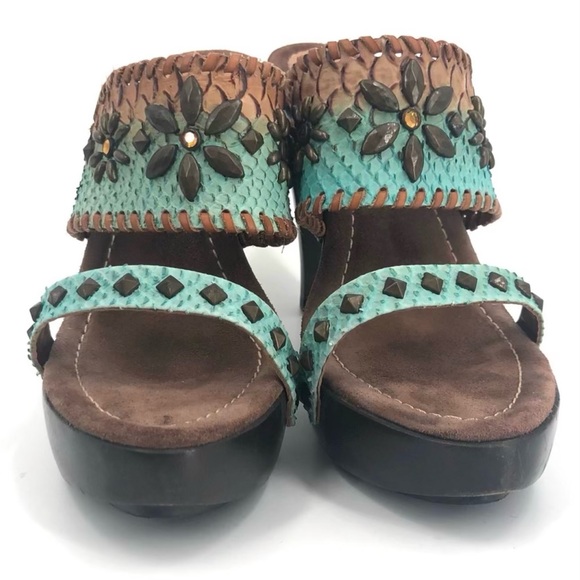 ISABELLA FIORE Size 10 Aztec Slip On Heels EUC - Picture 3 of 9